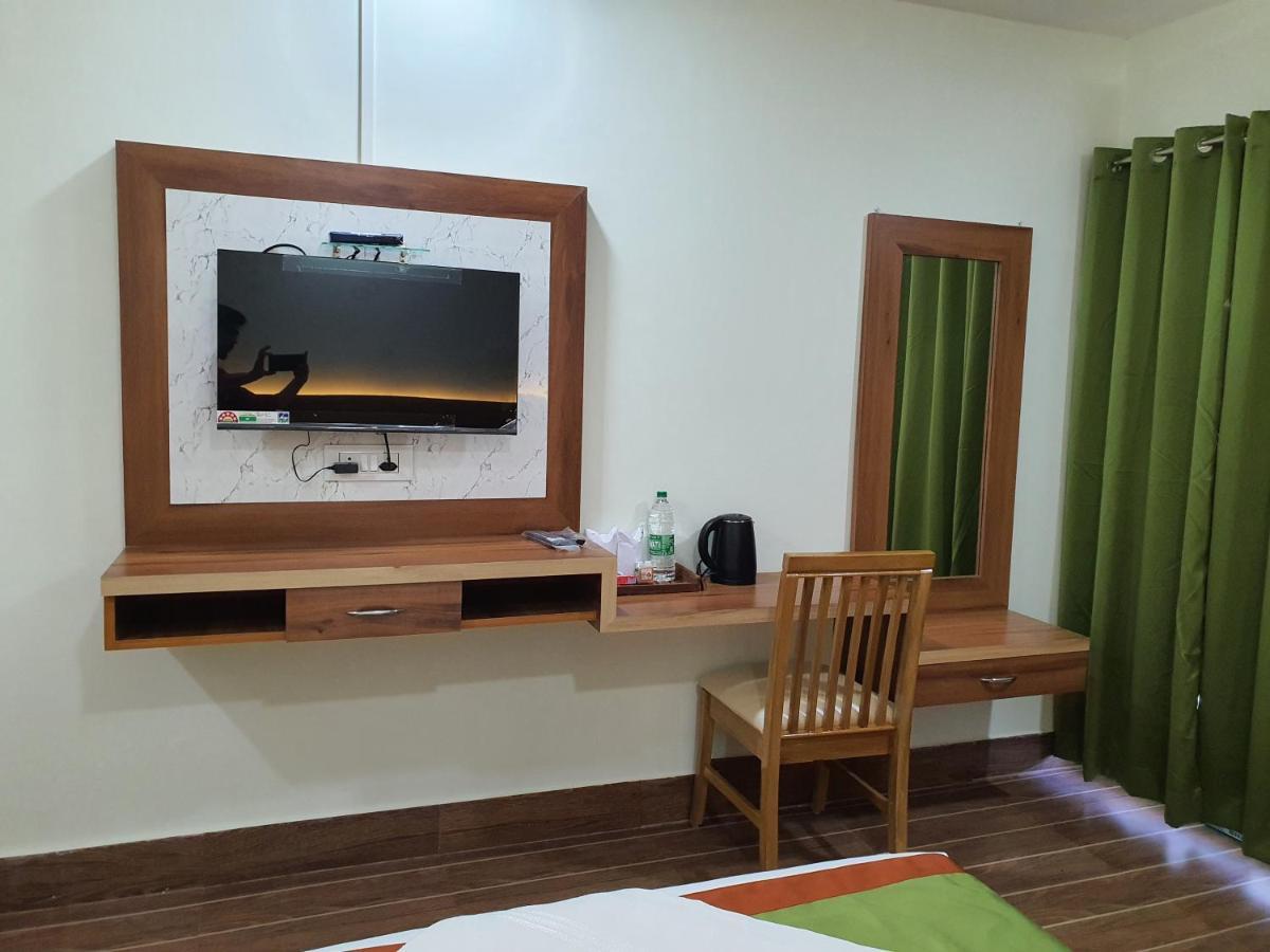 Hotel Deo Volente Sivasagar Екстер'єр фото